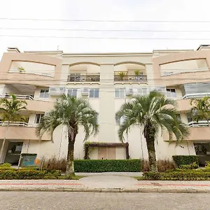 Apartamento Amplo Com 3 Dorms 8 Pessoas Em Bombas, Próximo Do Mar - No Centro De Bombas, Bombinhas